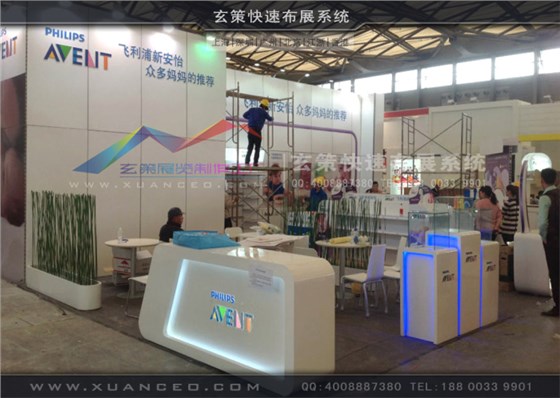 模塊展臺(tái)現(xiàn)場(chǎng)搭建中 模塊展臺(tái)現(xiàn)場(chǎng)搭建中